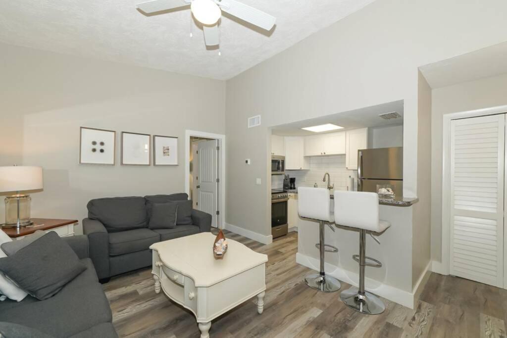 Siesta Key Village-Suite #3: A Block To The Beach! Sarasota Exterior photo